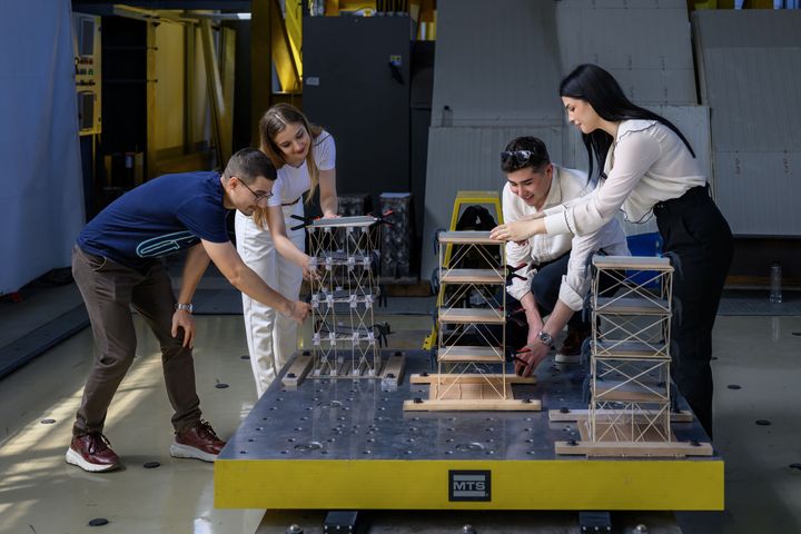 Studii de licență la Facultatea de Construcții
